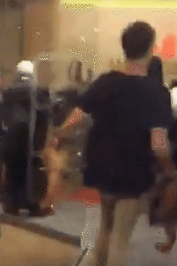视频疯传！男子在悉尼唐人街中餐厅偷龙虾，店员沿街追赶，引路人围观（视频/组图） - 4