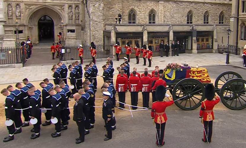 【全程直播】英女王国葬全球数百位元首出席，数以万计民众夹道送别（视频/组图） - 49