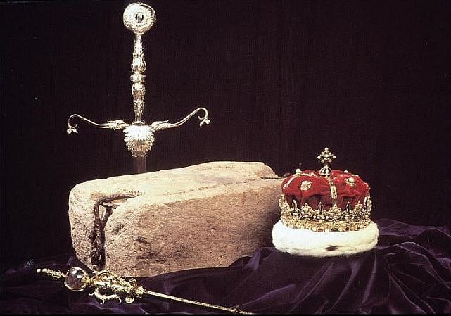 一千多年“命运之石”将用于查尔斯国王的加冕礼，女王此前也用过（组图） - 5