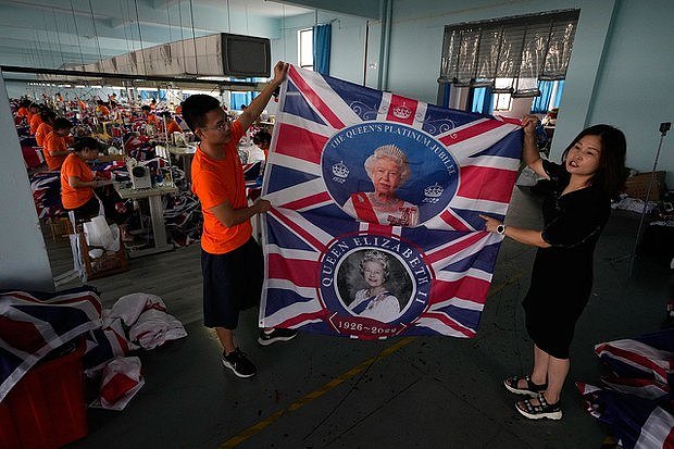 世界送别英女王 历史拷问中国政体改革