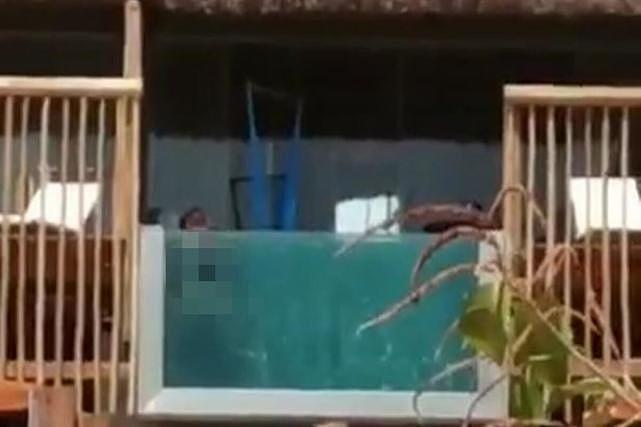 巴西情侣在泳池里“运动”引路人围观，事发酒店：反对该不当行为（组图） - 1