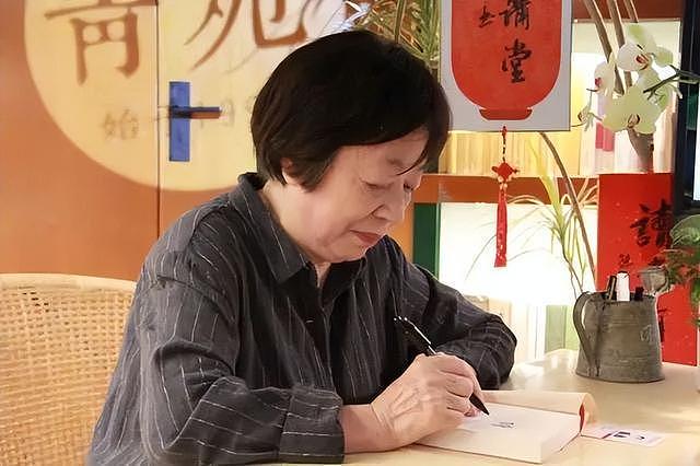【情感】82岁奶奶火了：60岁趴灶台边写作，写尽女性“不被看见”的一生，感动无数年轻人（组图） - 15