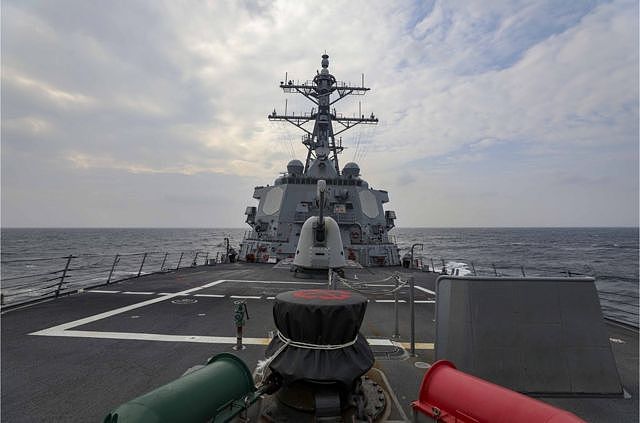 美国海军第七舰队在推特表示，美国海军“希金斯”（USS Higgins）号驱逐舰和加拿大“温哥华”号护卫舰于9月20日通过台湾海峡。