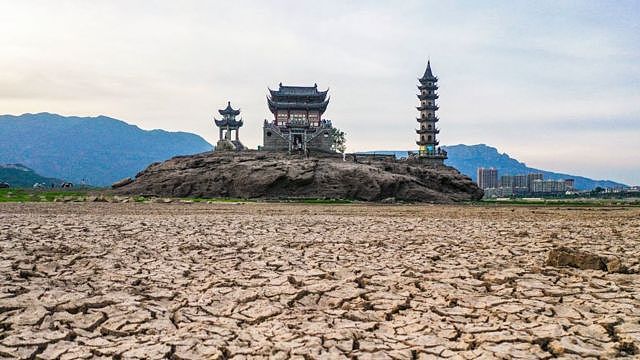 中国干旱见底的鄱阳湖