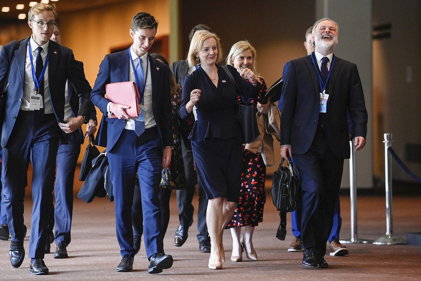 2022年9月20日，，英国首相特拉斯与她的代表团在纽约联合国大会大楼。（美联社）