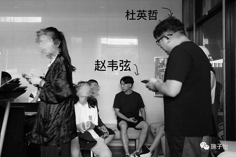 杜英哲是编导类艺考机构「影路站台」的校长、及北电导演系学生赵韦弦。 (取材自微博)