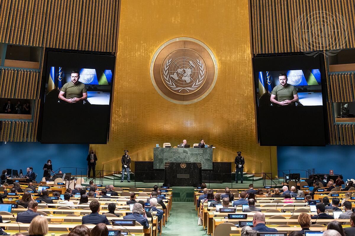 烏克蘭總統澤連斯基透過綠影演說在聯合國大會發言。   圖:翻攝自聯合國官網