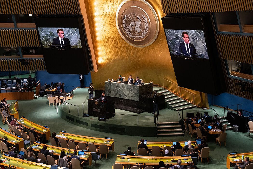 在联合国，法国总统马克龙强烈谴责此次入侵——尽管他坚称自己可以在促成和平方面发挥作用。