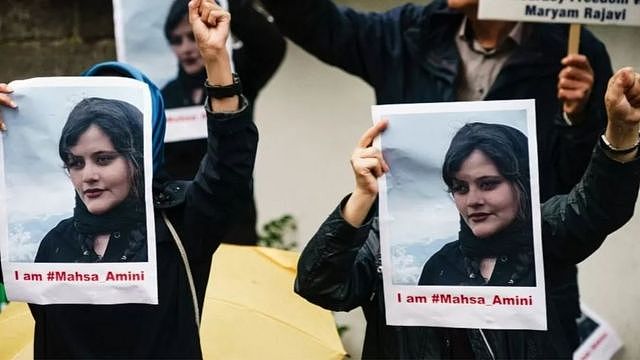 伊朗当局称马赫萨在德黑兰被该国“道德警察”拘留时，没有受到虐待，而是出现“突发性心脏衰竭”症状。