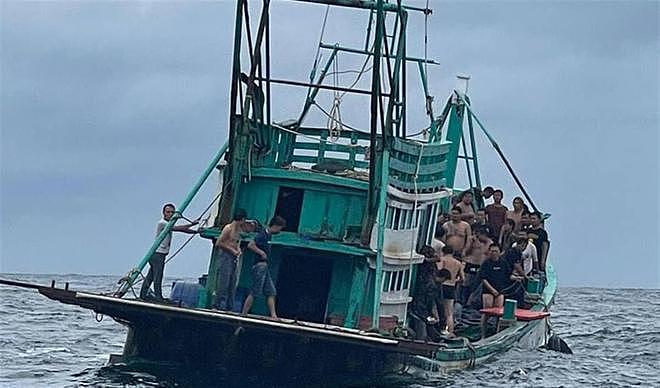 柬埔寨西港沉船事故：已找到一具中国女子尸体，当地政府悬赏搜救其余落水者（视频/组图） - 2