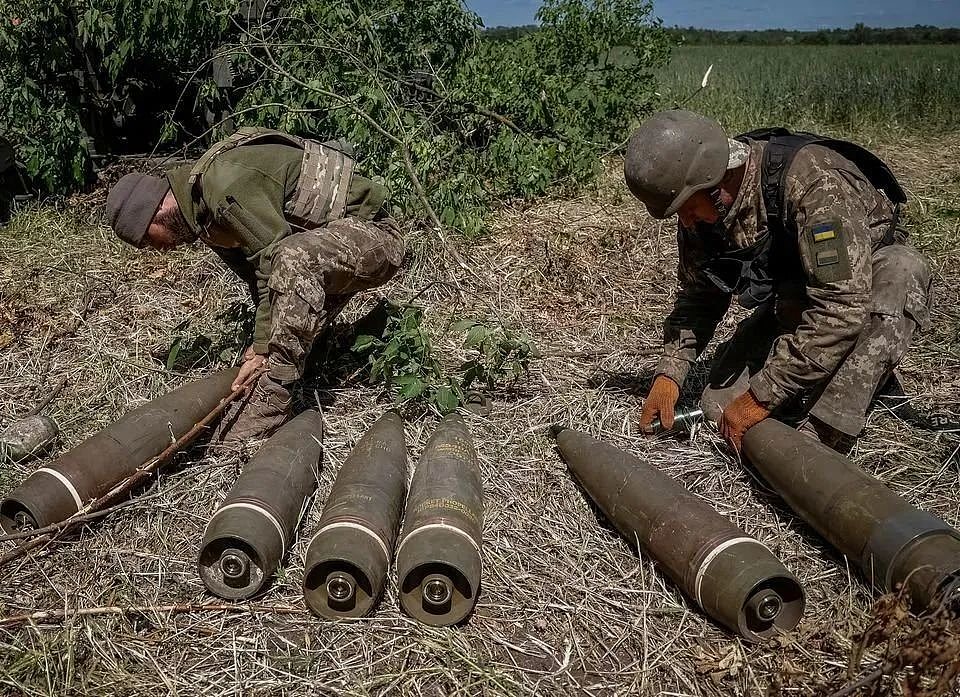 陆媒:俄军火炮猛射2个月 炮弹库存还能撑多久？（组图） - 35
