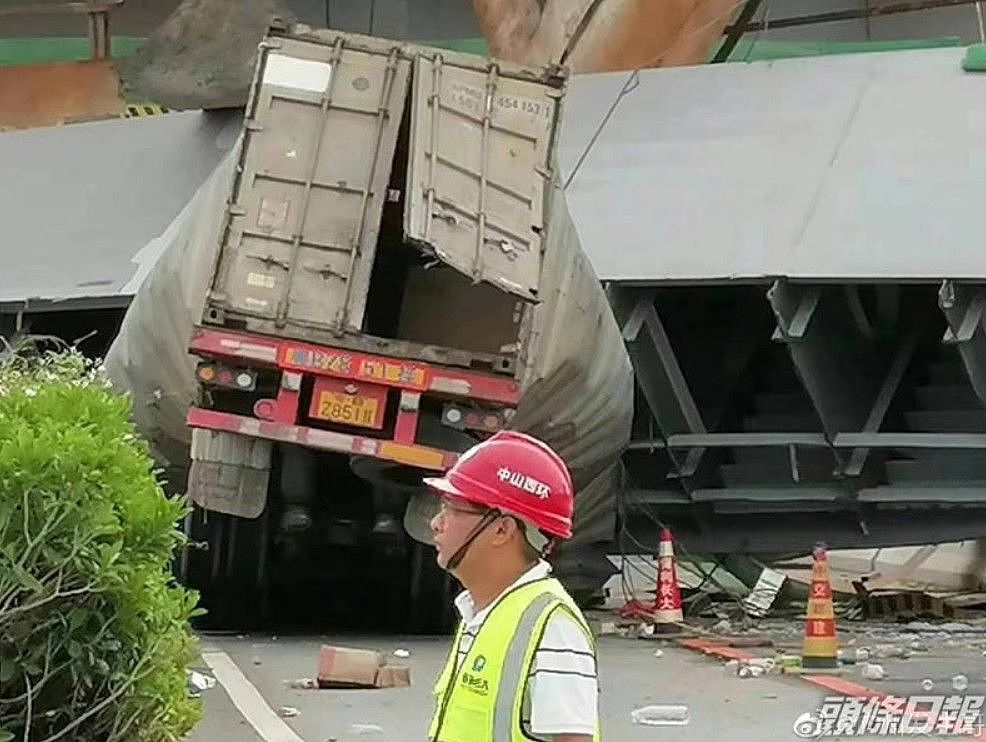 江门外海往返中山路段西江大桥，发生坍塌事故   图:翻摄自头条日报