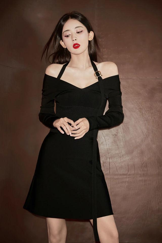 古力娜扎写真大片，穿修身黑裙魅力无限，黑发红唇万种风情（组图） - 5