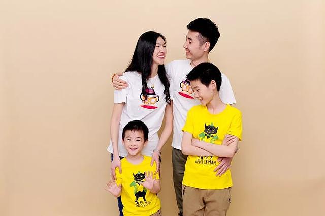 【情感】中国第一位盲人模特：曾因失明自杀，一个男人救了她，如今生了两个儿子幸福美满（组图） - 1