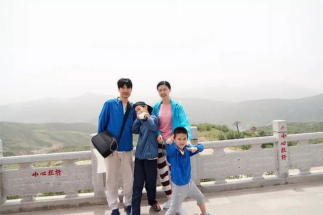 【情感】中国第一位盲人模特：曾因失明自杀，一个男人救了她，如今生了两个儿子幸福美满（组图） - 22