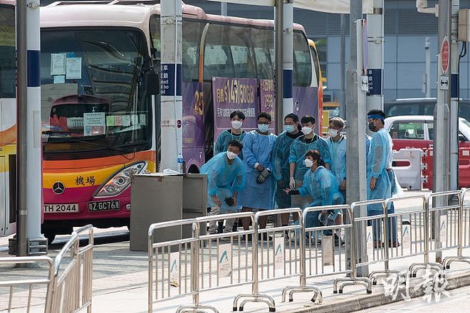 结束了！香港取消入境检疫，工作人员兴奋拥抱：第一次见你不戴口罩的样子（组图） - 4