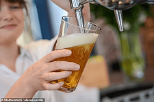 喝酒有益健康？澳研究：每天喝两品脱啤酒可降低患痴呆风险（图）