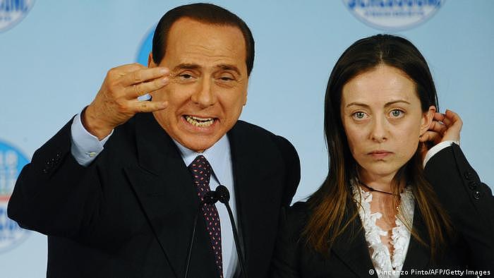 2008年意大利保守派领导人贝卢斯科尼任命梅洛尼为青年部长