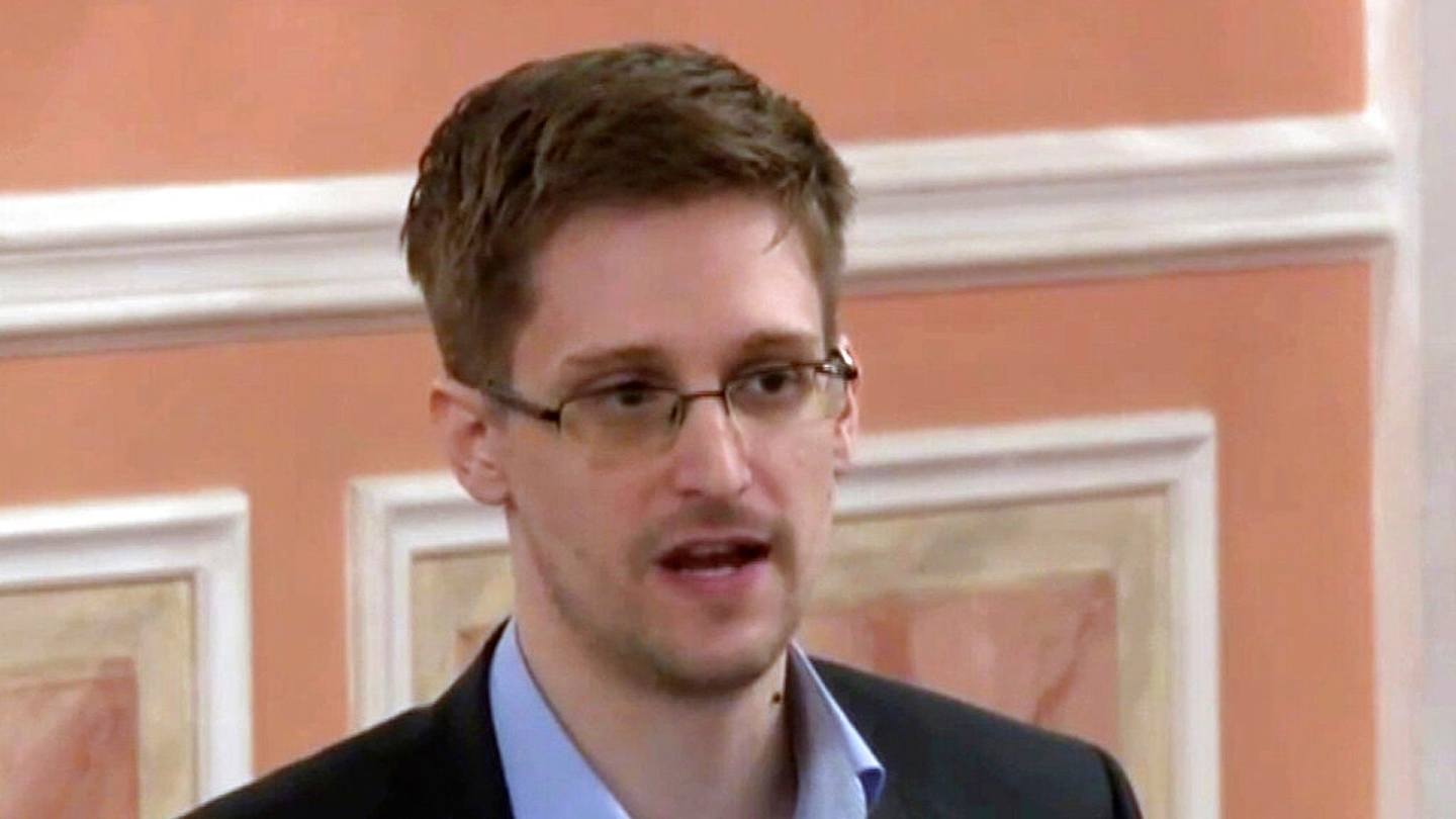 斯諾登：在這張來自維基解密發布的影片截圖中，美國國家安全局前系統分析師斯諾登2013年10月11日在俄羅斯莫斯科發表講話。（AP）
