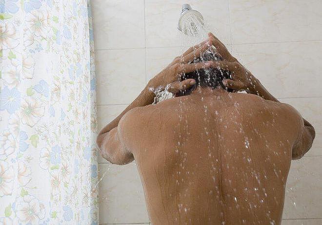 【健康】坚持洗冷水澡的男人，可能收获4个好处，但并非人人适宜（组图） - 1