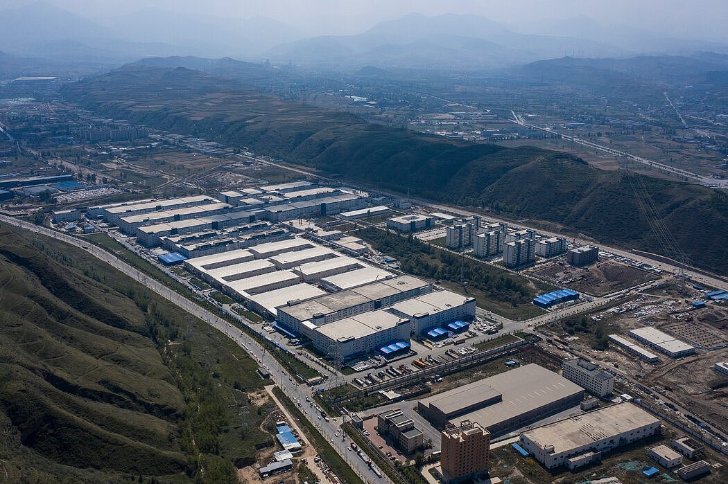 比亚迪在西宁南川工业园区的工厂。中国今年销售的所有新车中，有四分之一将是全电动汽车或插电式混合动力车。