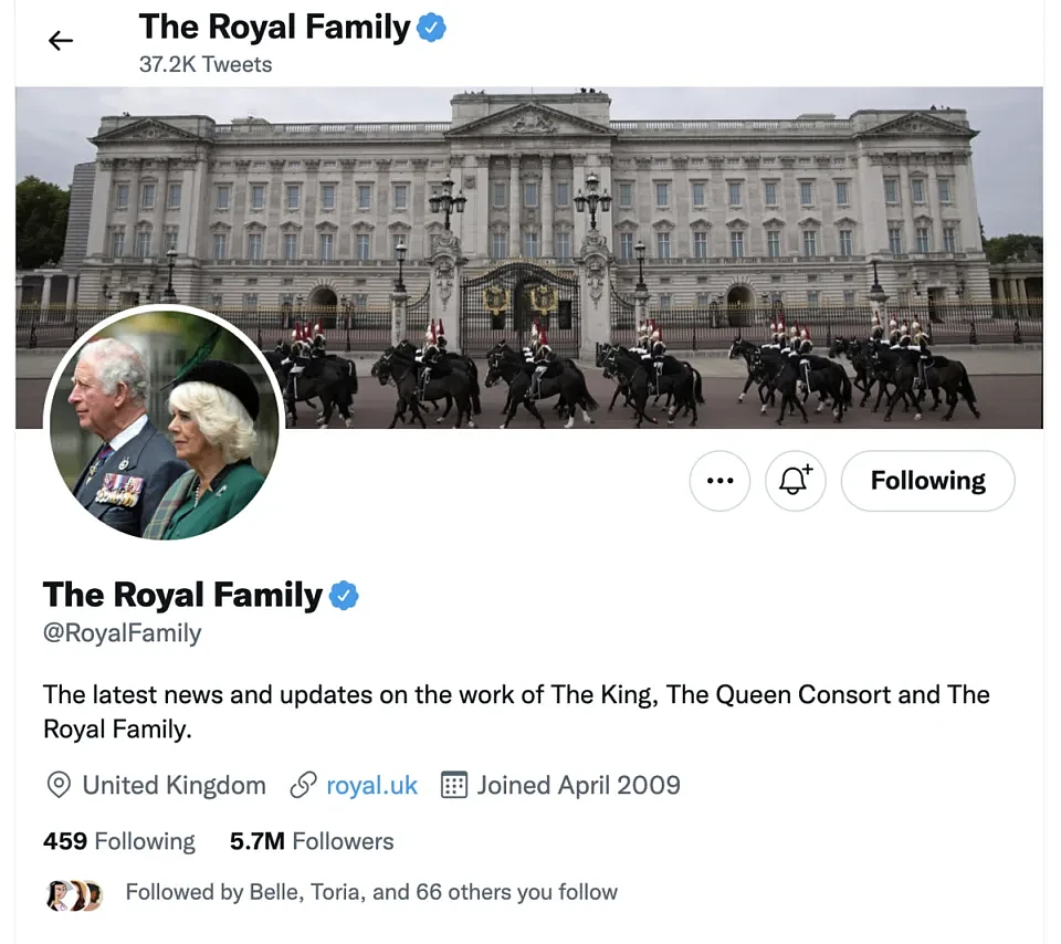 英国王室将官方推特帐号头像换成查尔斯国王和王后卡蜜拉合照。 （翻摄The Royal Family推特）