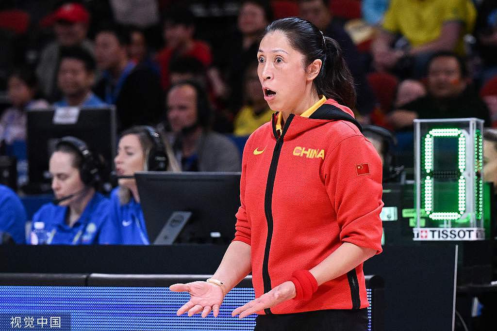 中国女篮主帅郑薇。