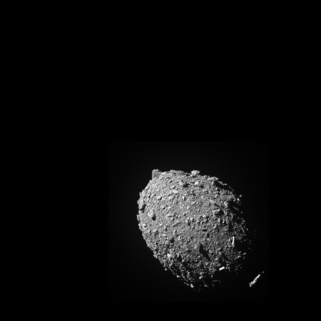 周一，美国宇航局的DART航天器与小行星“双卫一”撞击的11秒之前。