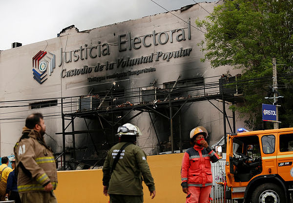 ▲▼巴拉圭选举法院失火。 （图／路透）