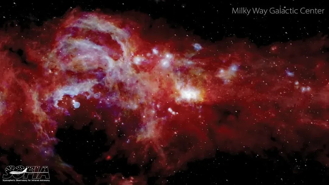 银河系中心，SOFIA拍摄了图中的中红外影像 | NASA/SOFIA