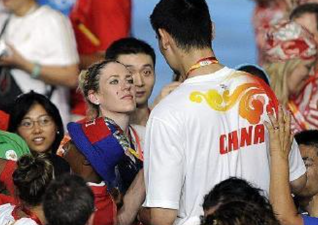 2分憾负中国队后，澳洲女篮名将宣布退役！曾在奥运赛场拥抱姚明（组图） - 5