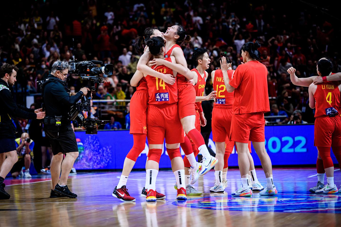 1日下午2点，中国女篮世界杯决赛对阵美国！郑薇：会展现最好状态（组图） - 1