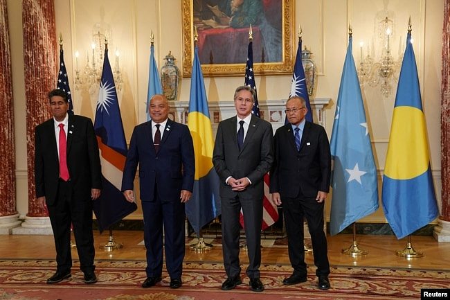 2022年9月29日，美国国务卿布林肯在国务院会见了帕劳总统小惠普斯、密克罗尼西亚总统帕努埃洛和马绍尔群岛总统卡布亚 (路透社)