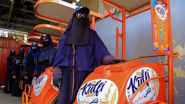 阿富汗妇女销售冰淇淋