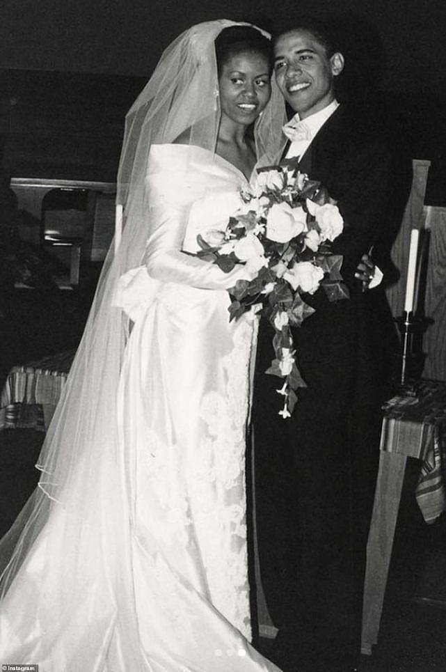 奥巴马晒照庆祝结婚30年，头靠爱妻肩膀小鸟依人，前第一夫人健壮（组图） - 5