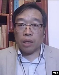中国政治评论人士吴强博士。(照片来自美国之音中文网2020年9月2日)