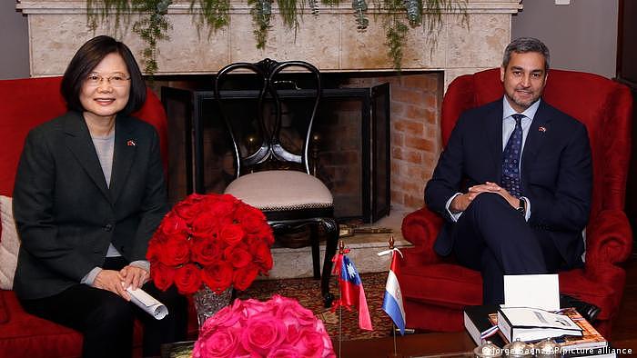 台湾总统蔡英文于2018年8月访问巴拉圭时，曾拜会巴拉圭总统贝尼特斯（资料照）