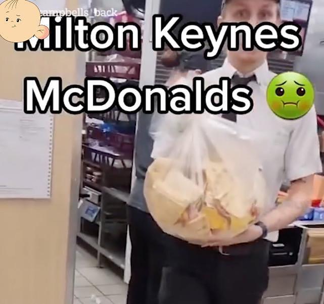 麦当劳服务员边抠鼻子边作食物，顾客拍视频分享，获50万点击（组图） - 4