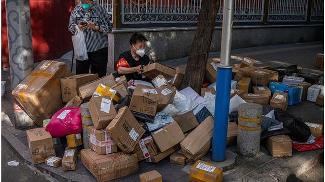9月下旬，中国国家邮政局、公安部和国家安全部联合发布通告，加强二十大期间寄递物品实名收寄、收寄验视、过机安检等制度。