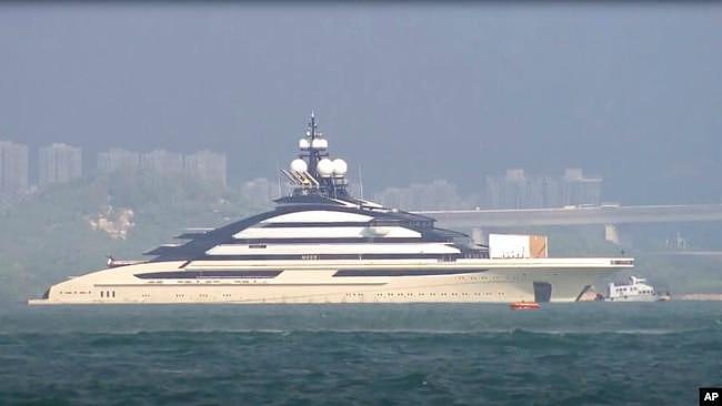 据信属于普京密友、俄罗斯大富豪阿列克谢·莫尔达绍夫的“北方号”（Nord）超级游艇（Aleksei Mordashov）现身香港维多利亚港。（2022年10月7日）