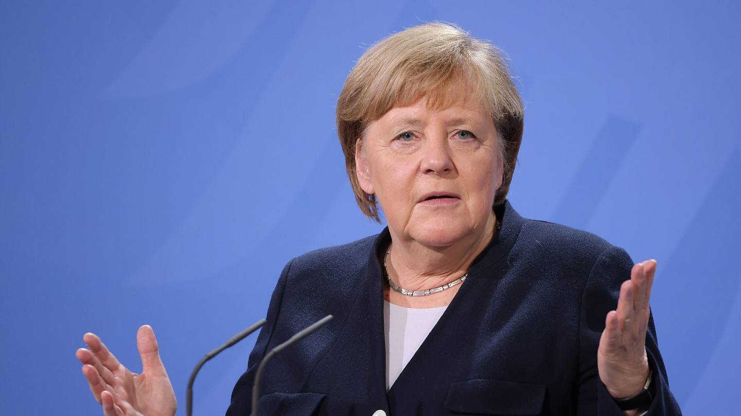 2021年12月，德国前总理默克尔在卸任前，在柏林发表演讲。 （Getty）