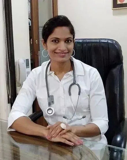【美女】印度女医生穿沙丽撸铁，被网友狂喷：穿好衣服再来健身吧（组图） - 2