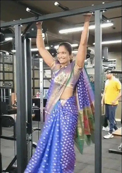 【美女】印度女医生穿沙丽撸铁，被网友狂喷：穿好衣服再来健身吧（组图） - 7