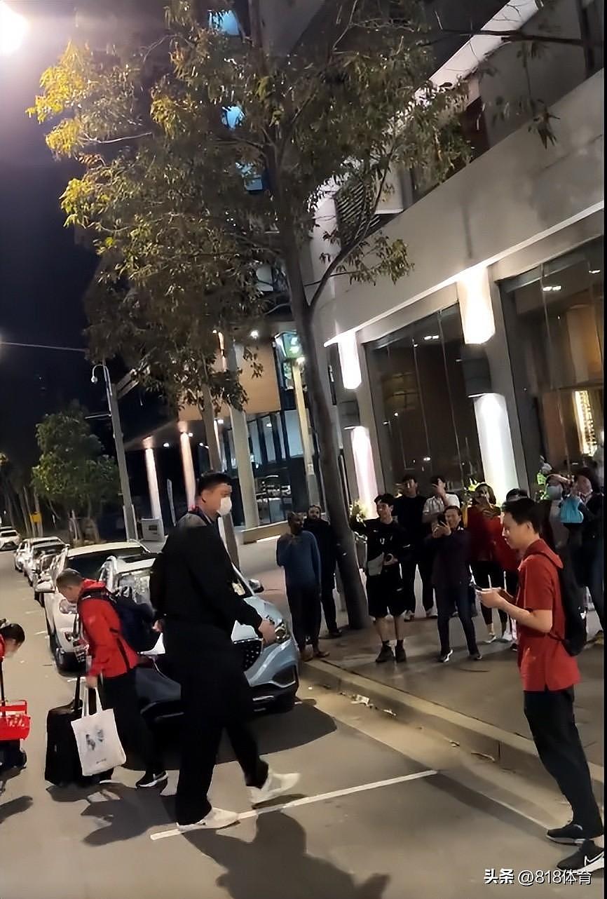 拉风！姚明带5名保镖悉尼出街，2米26巨人引华人球迷惊呼：我的妈呀（组图） - 3