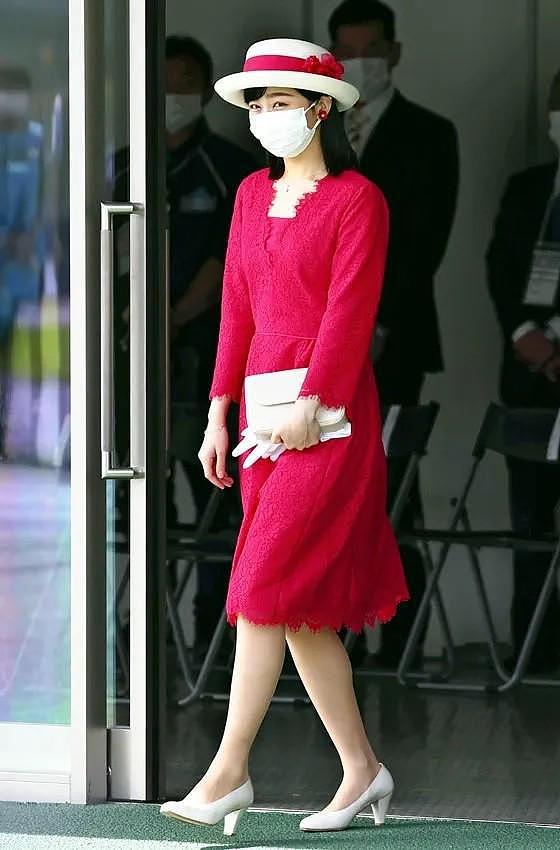 日本27岁佳子公主罕见穿艳色，接替真子的工作，被担心会效仿姐姐（组图） - 3