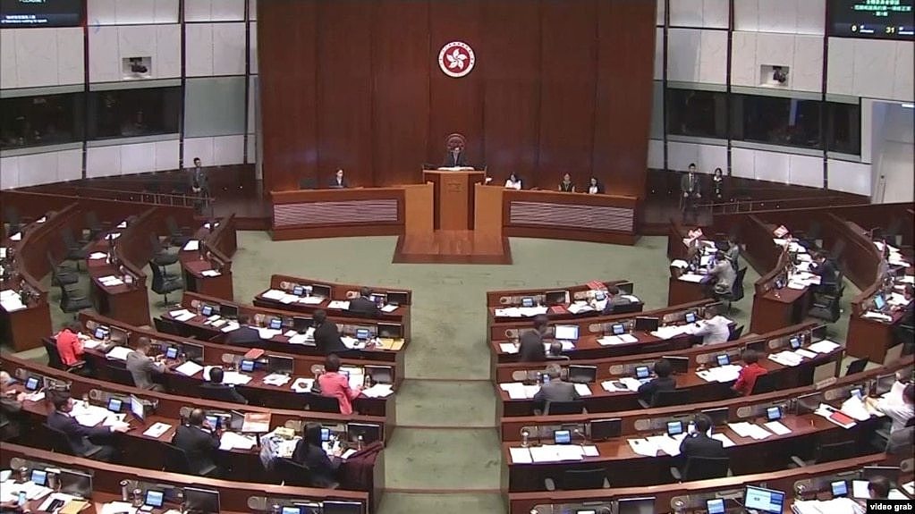 资料照片：香港立法会审议“一地两检”条例草案。