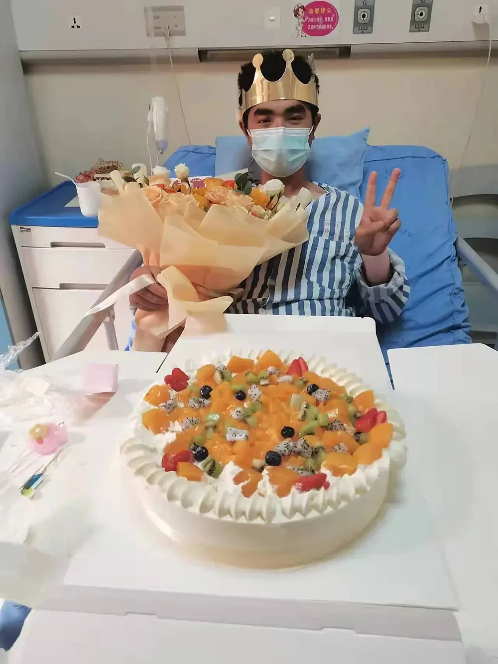 甘宇在病房里度过了生日。受访者供图