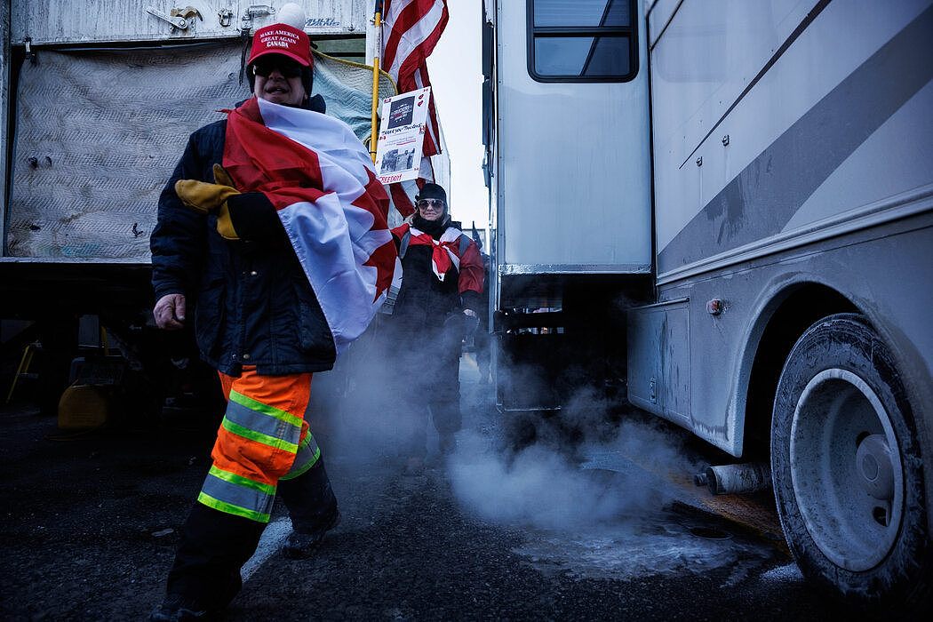 1月，加拿大渥太华的卡车封锁线中的抗议者。为了结束反政府抗议活动，总理特鲁多宣布全国进入公共秩序紧急状态。