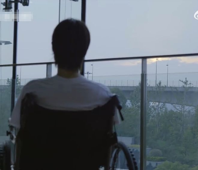 李宇春自曝患强直性脊柱炎！严重时需坐轮椅，还为此创作一首歌（视频/组图） - 4