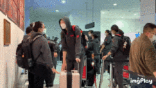 女篮今晨回国，悉尼机场中文广播：欢迎女篮英雄回家！华人球迷惊喜抓拍，未见姚明身影（视频/组图）